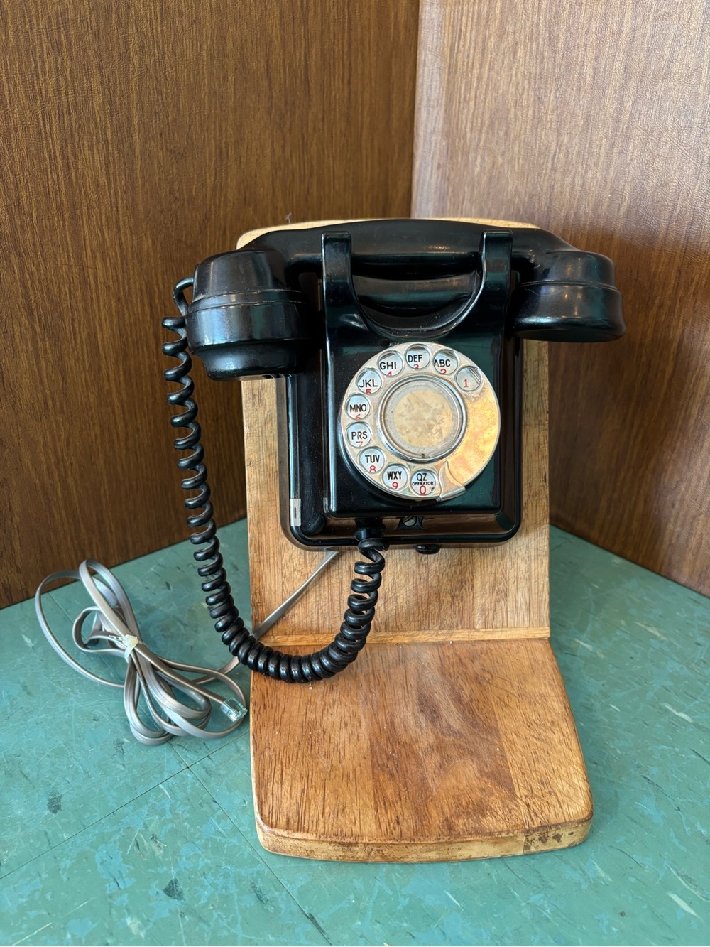 Vintage Bakelite rotary phone telephone 1940’s wall mount